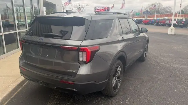 2025 Ford Explorer ST-Line