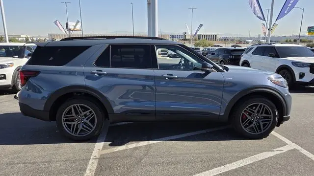 2025 Ford Explorer ST-Line