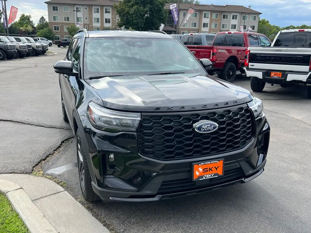 2025 Ford Explorer - $36,900