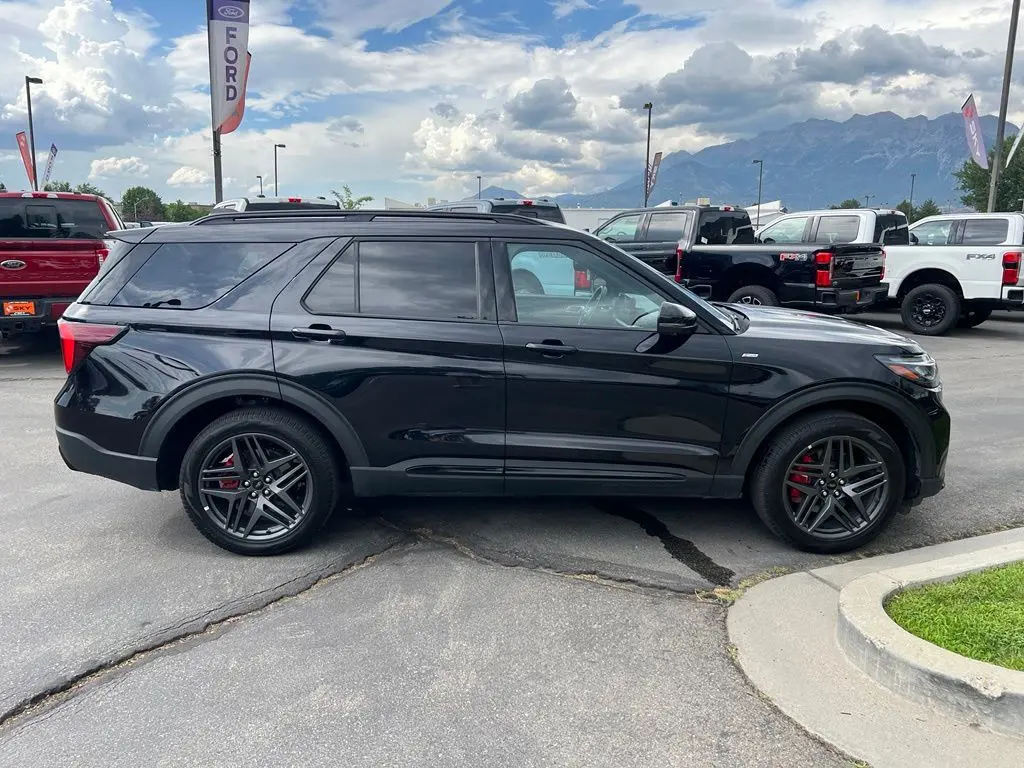 2025 Ford Explorer - $36,900