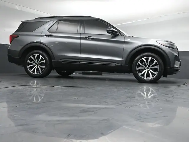 2025 Ford Explorer - $39,625