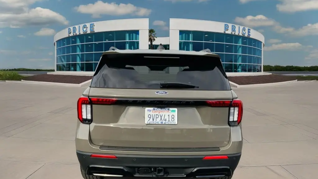 2026 Ford Explorer ST-Line