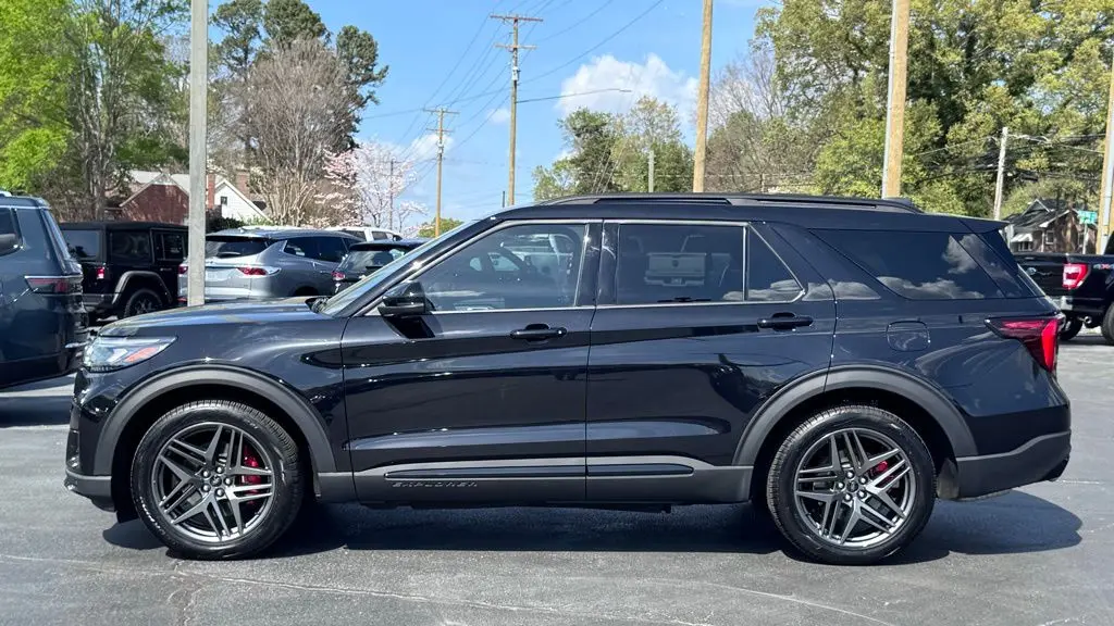 2025 Ford Explorer ST