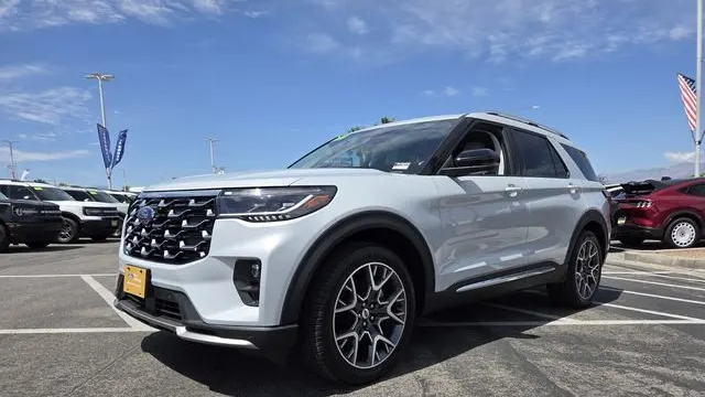 2025 Ford Explorer Platinum