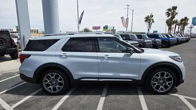 2025 Ford Explorer Platinum