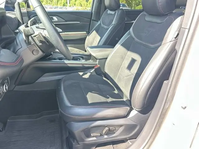 2025 Ford Explorer - $42,250
