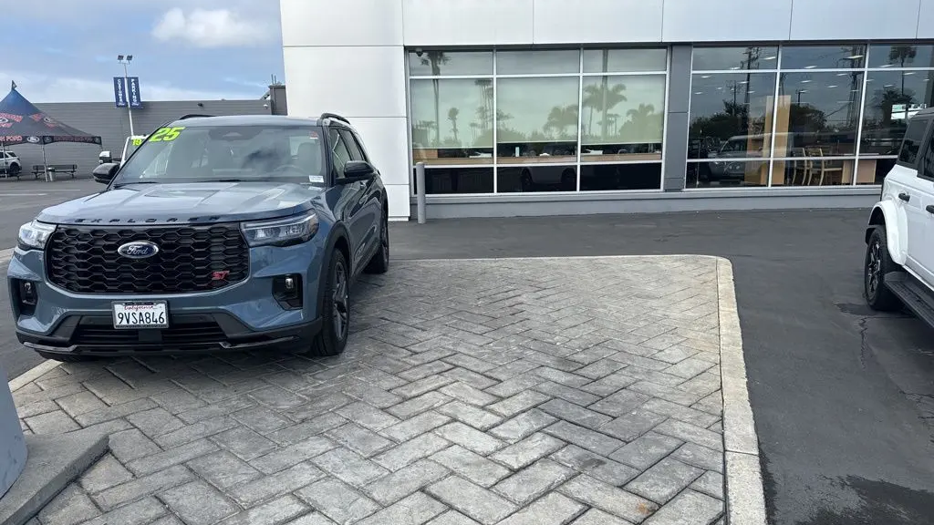 2025 Ford Explorer ST