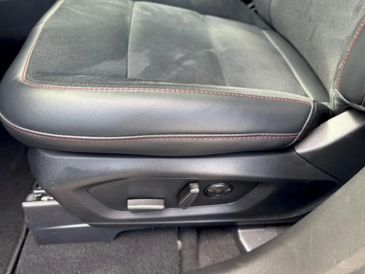 2025 Ford Explorer - $49,990