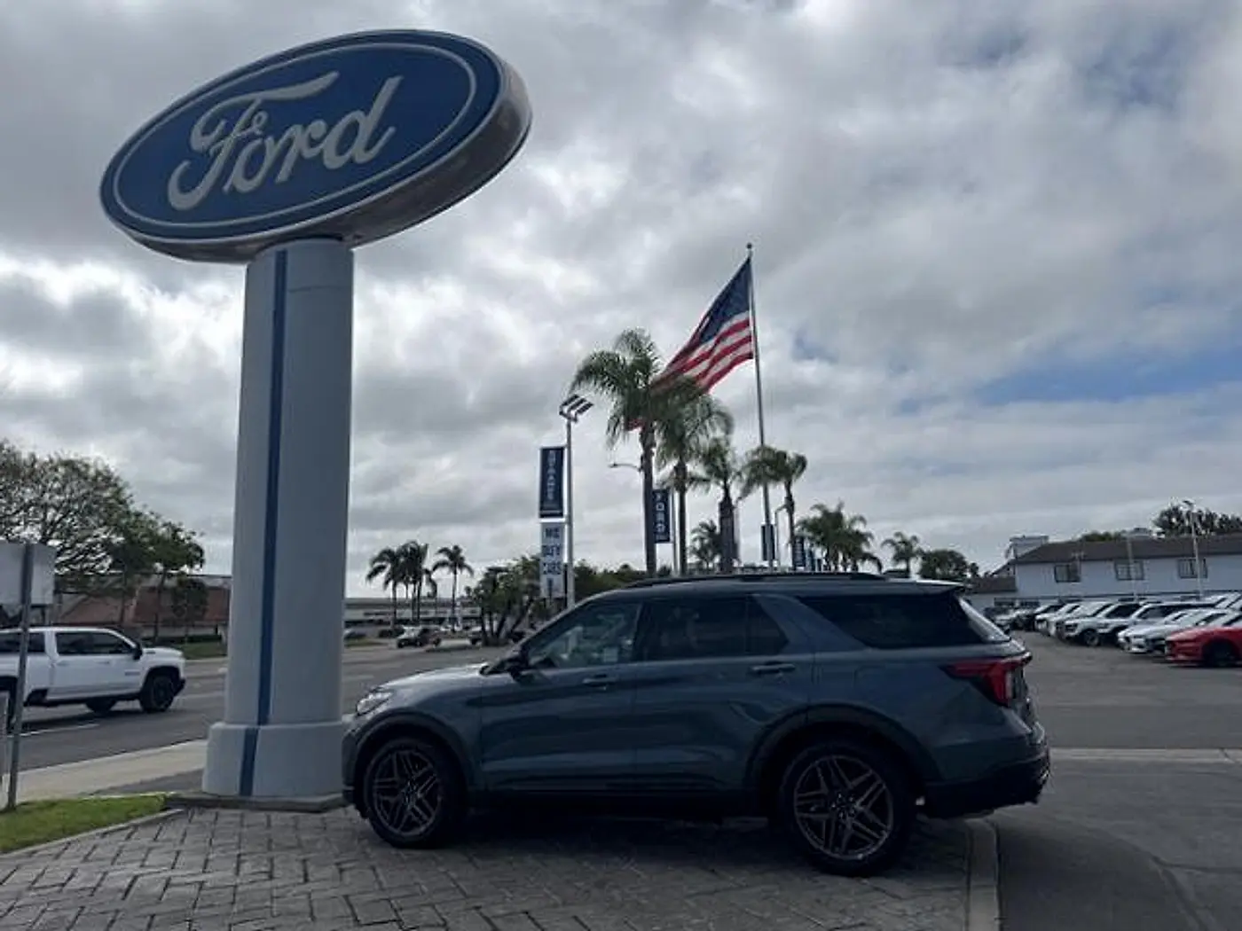 2025 Ford Explorer - $49,990