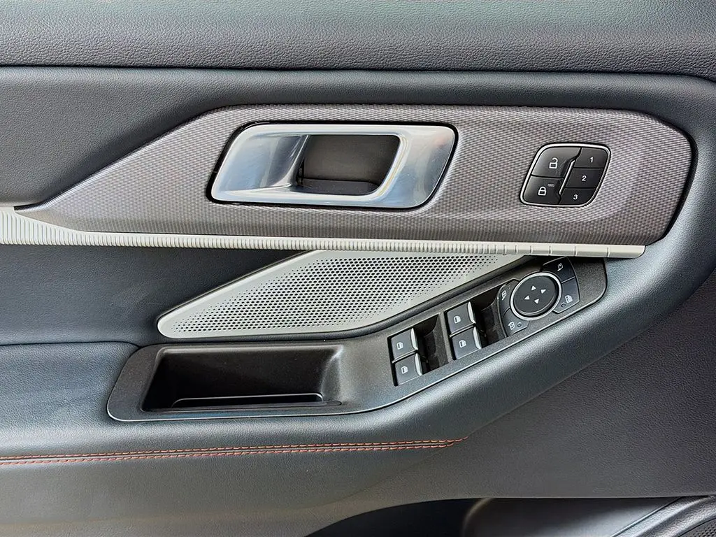 2025 Ford Explorer - $43,399