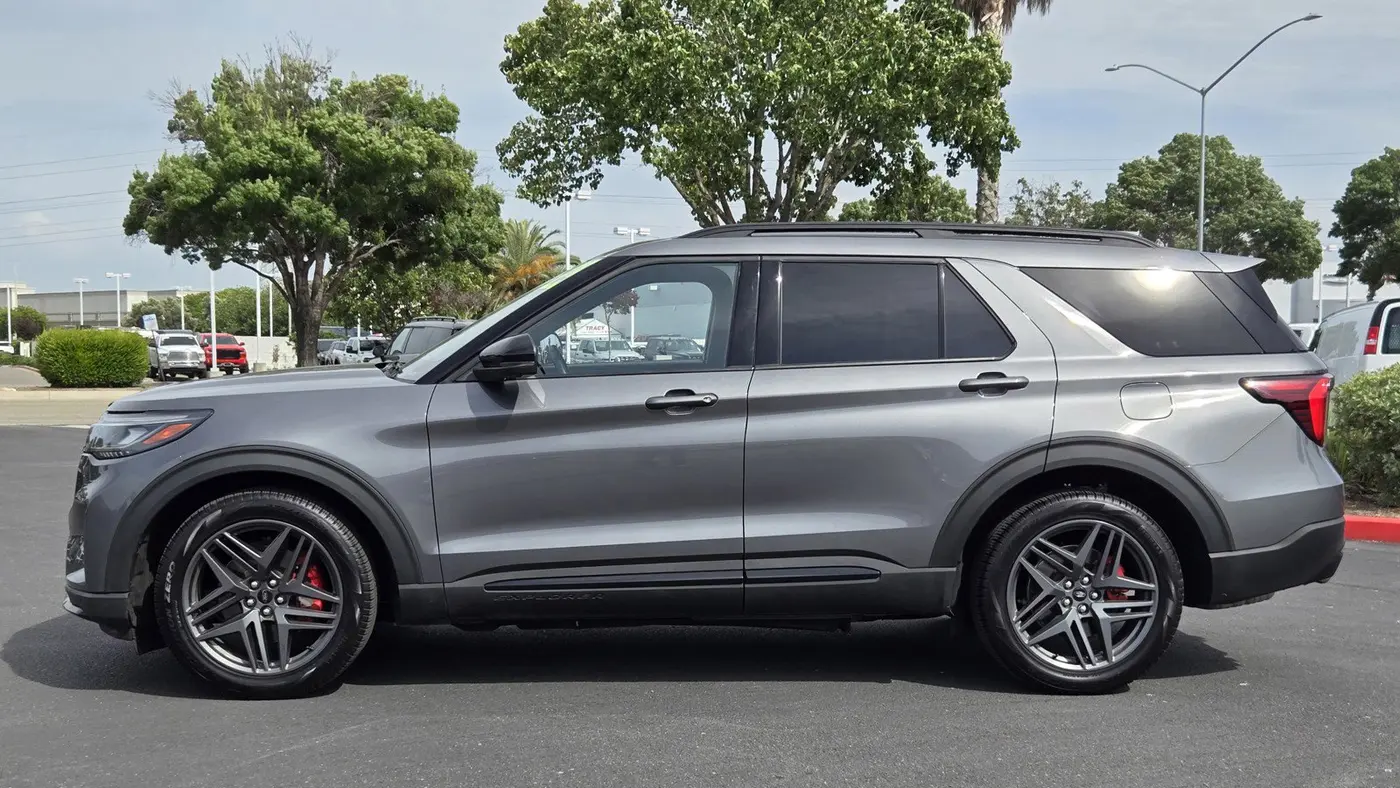 2025 Ford Explorer ST