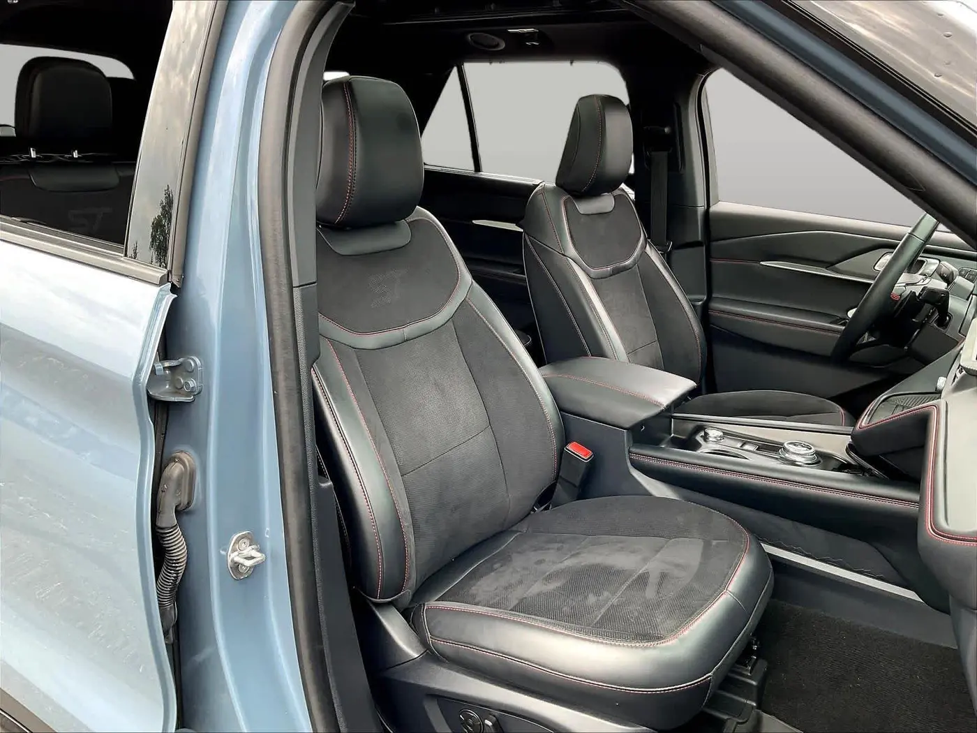 2025 Ford Explorer - $44,996