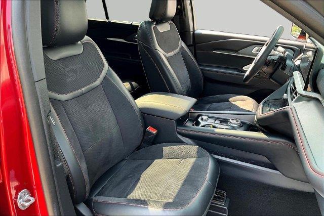 2025 Ford Explorer - $48,332