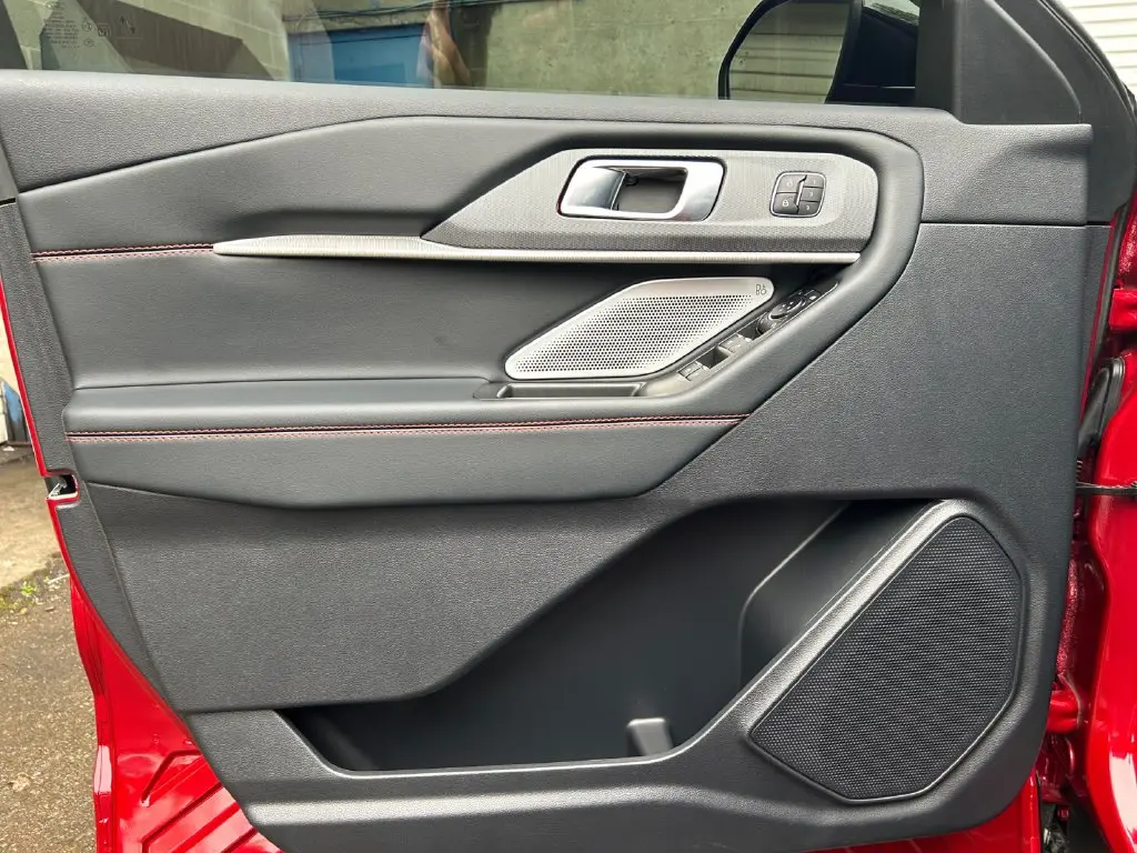 2025 Ford Explorer - $50,599