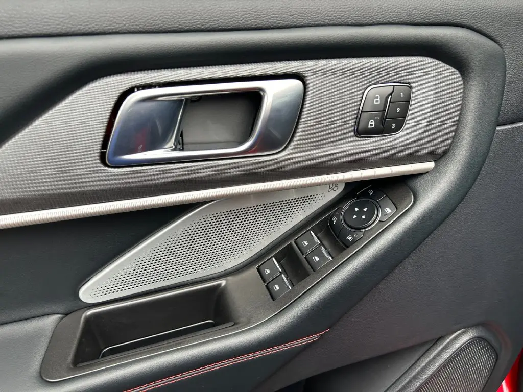 2025 Ford Explorer - $50,599