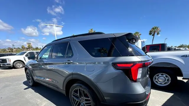 2025 Ford Explorer ST