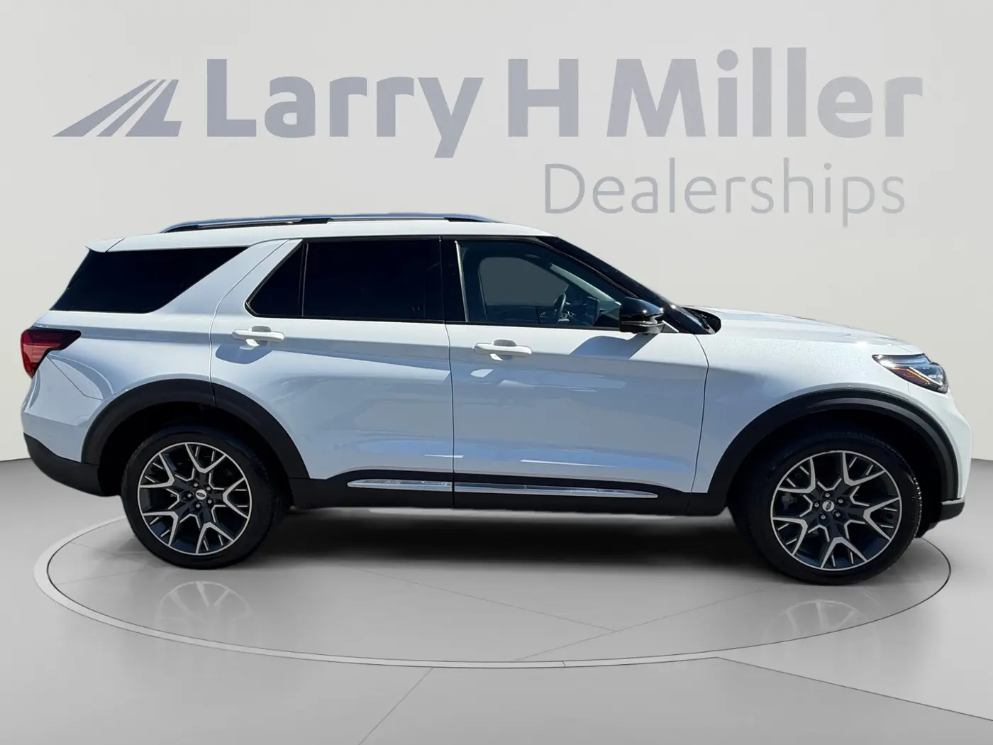 2025 Ford Explorer - $49,025