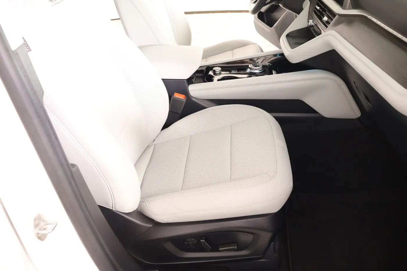2025 Ford Explorer - $48,499