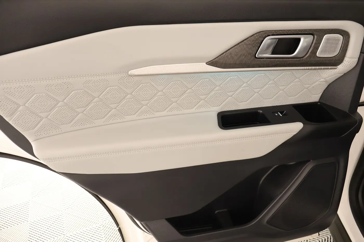 2025 Ford Explorer - $48,499