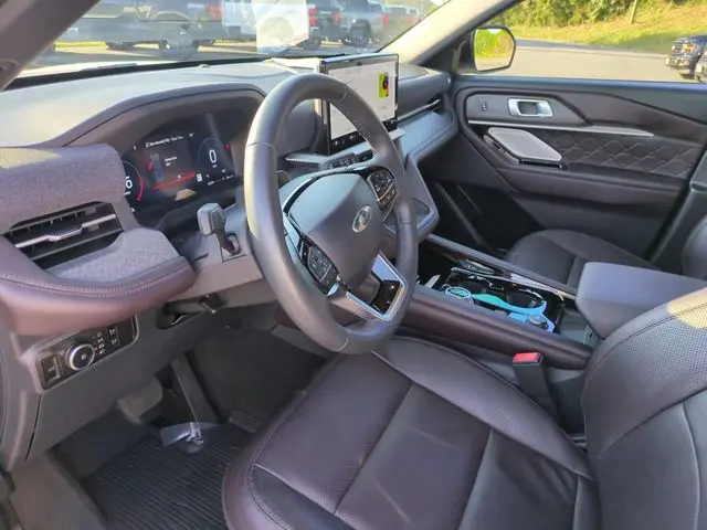 2025 Ford Explorer - $49,997