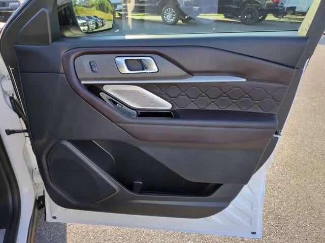 2025 Ford Explorer - $49,997