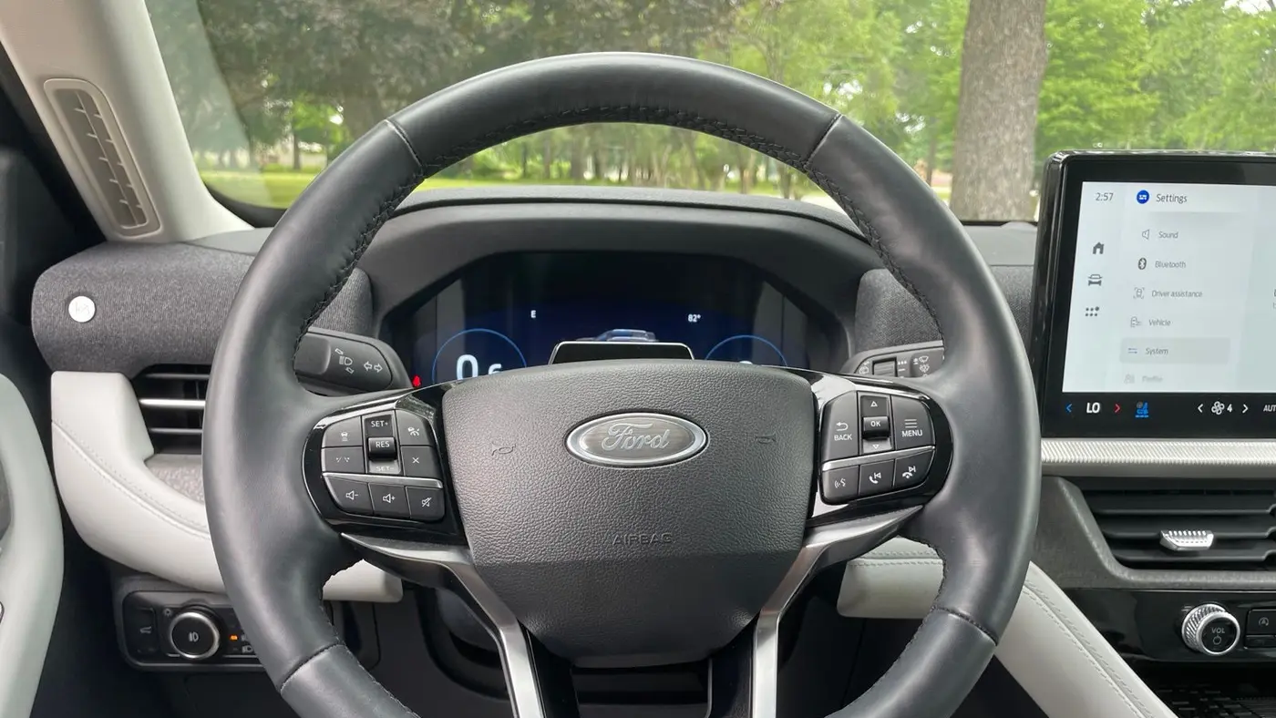 2025 Ford Explorer Platinum