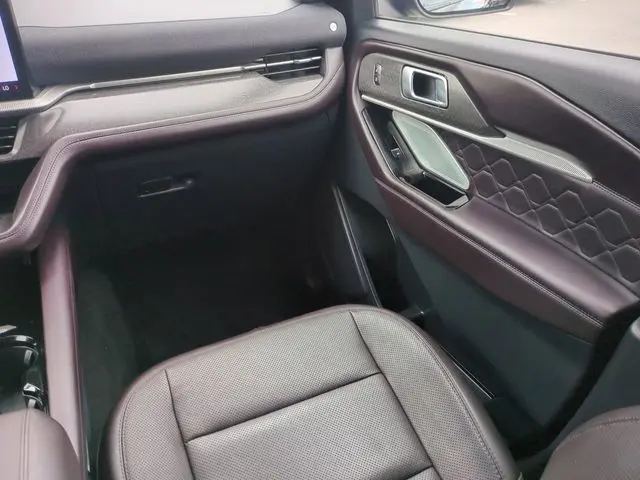 2025 Ford Explorer - $49,997