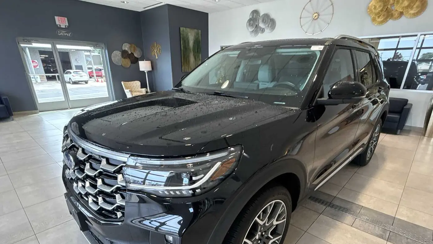 2025 Ford Explorer Platinum