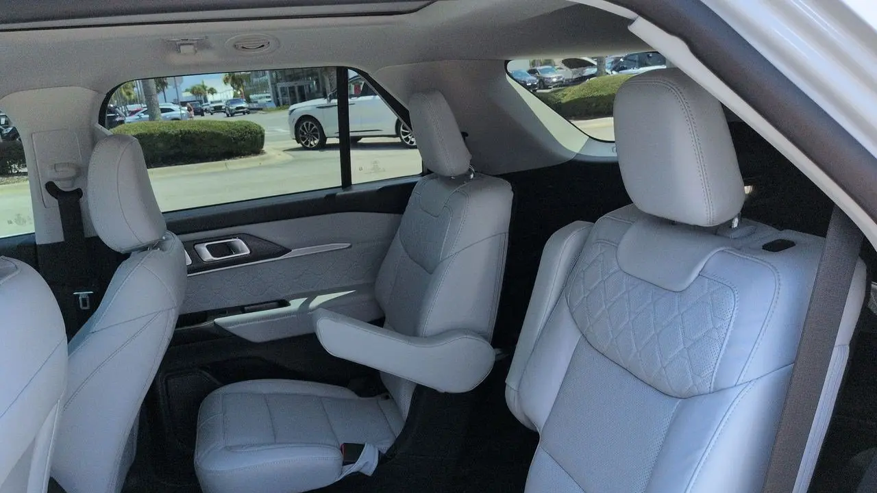 2025 Ford Explorer Platinum