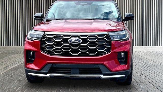 2025 Ford Explorer Platinum
