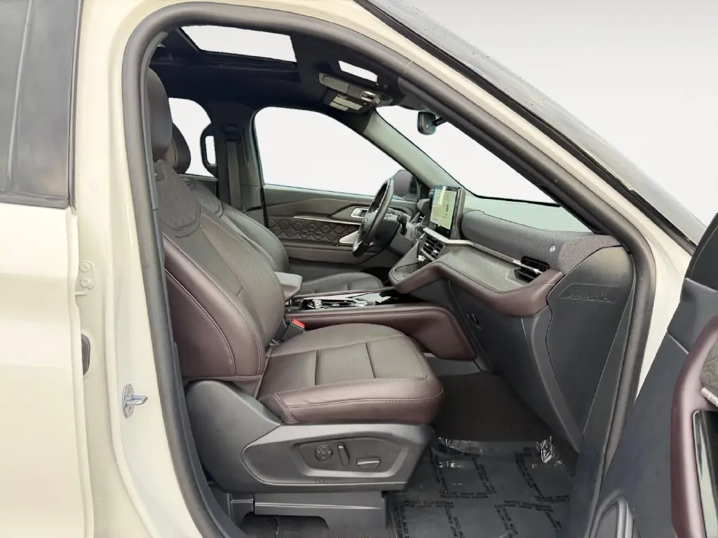 2025 Ford Explorer - $48,730