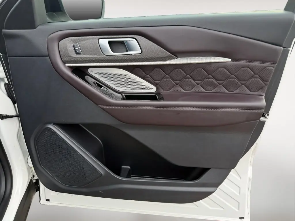 2025 Ford Explorer - $48,730