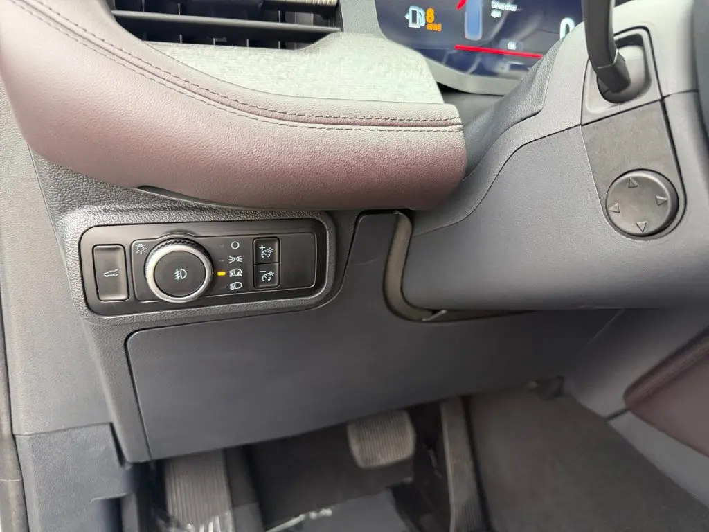 2025 Ford Explorer - $48,730