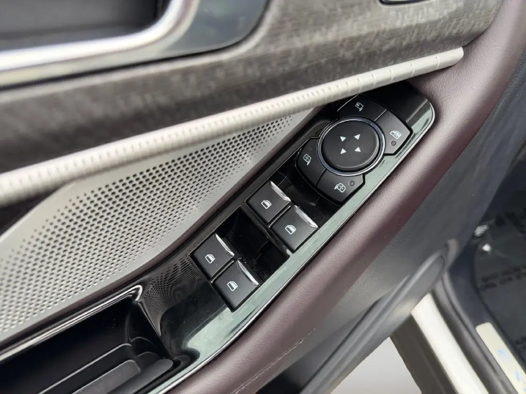 2025 Ford Explorer - $48,730
