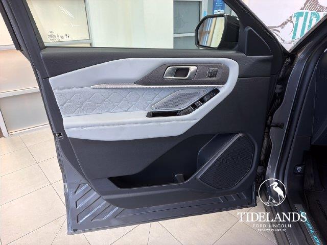 2025 Ford Explorer - $49,995