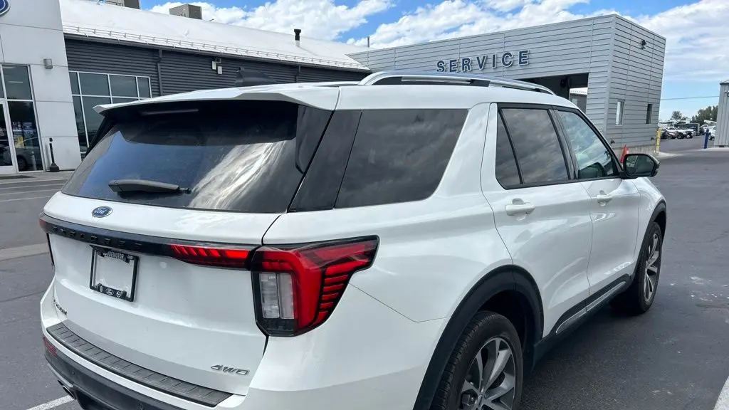 2025 Ford Explorer Platinum