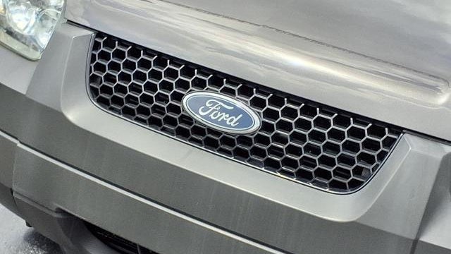 2005 Ford Escape XLS