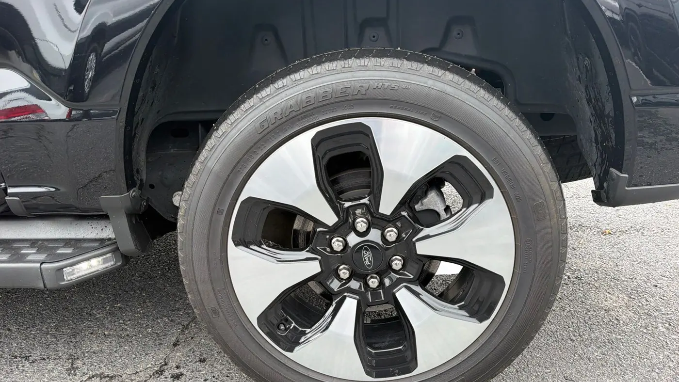 2023 Ford F-150 Lightning XLT