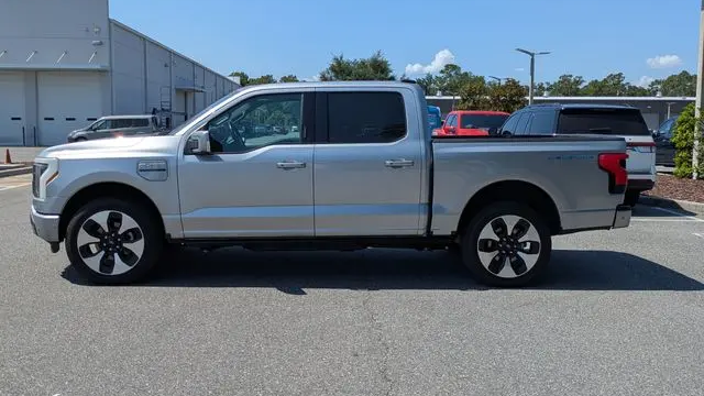 2023 Ford F-150 Lightning XLT