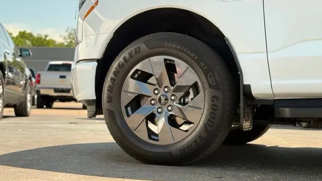 2024 Ford F-150 Lightning Flash