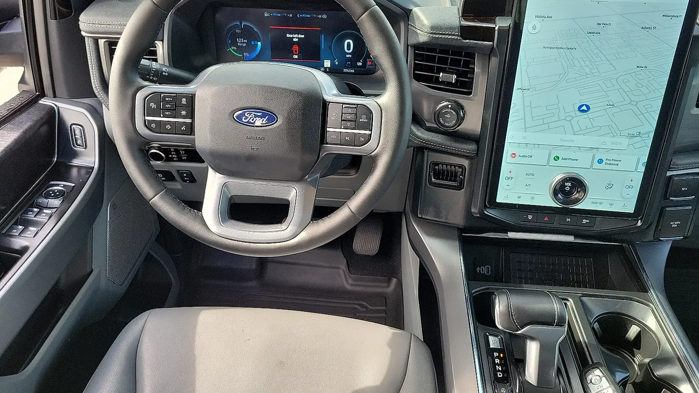2025 Ford F-150 Lightning Flash