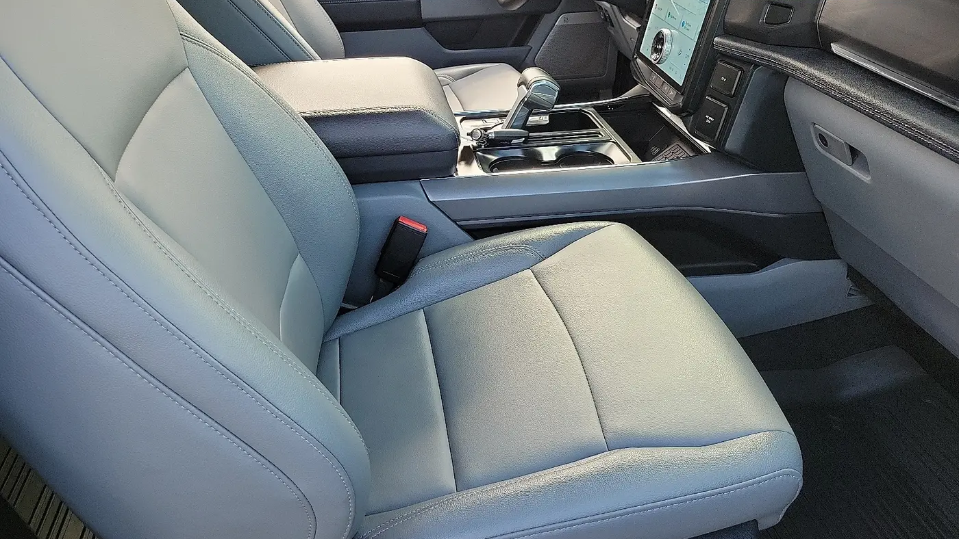2025 Ford F-150 Lightning Flash