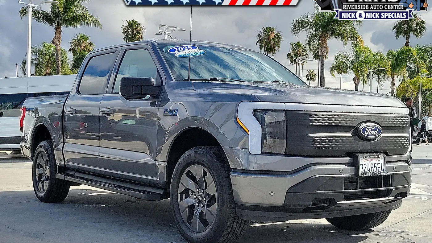 2025 Ford F-150 Lightning Flash