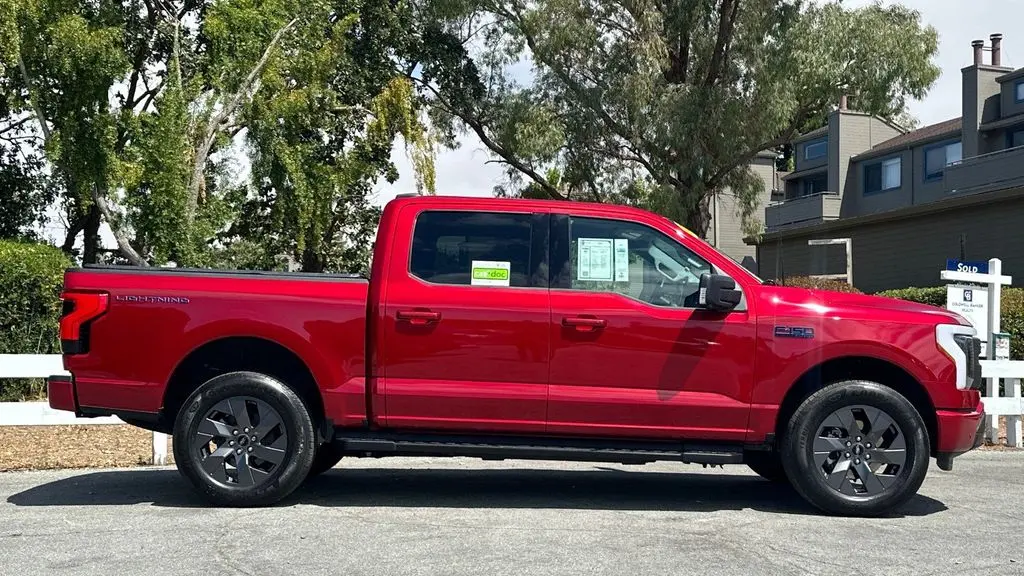 2025 Ford F-150 Lightning Flash