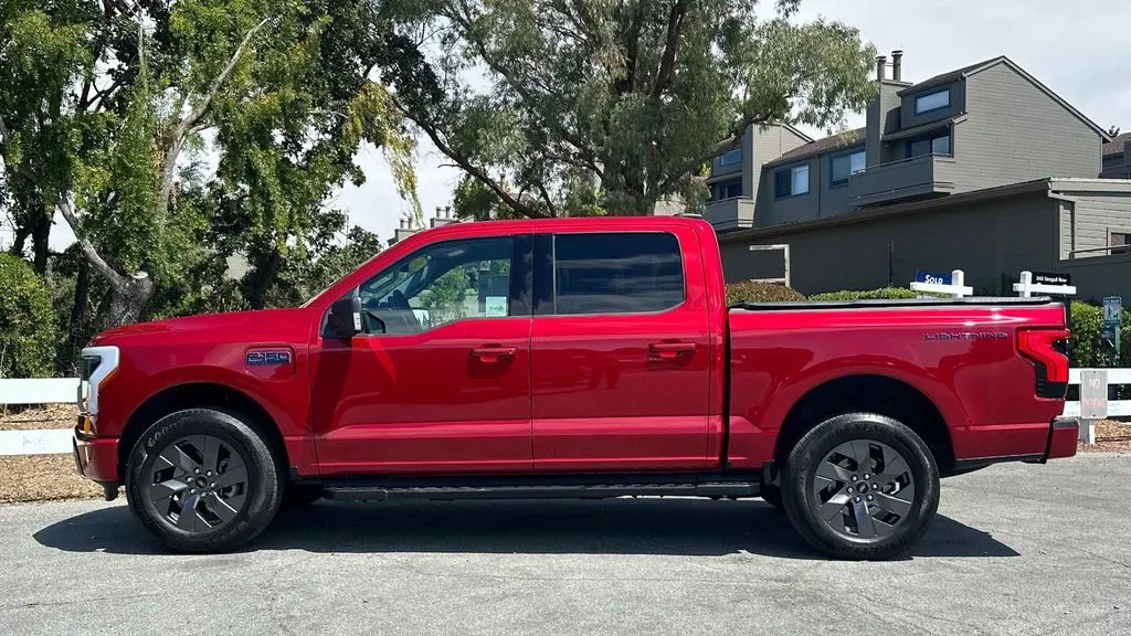 2025 Ford F-150 Lightning Flash
