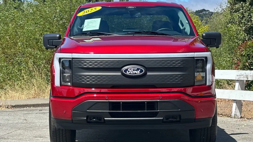 2025 Ford F-150 Lightning Flash