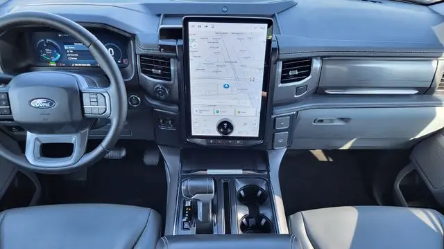 2025 Ford F-150 Lightning Flash
