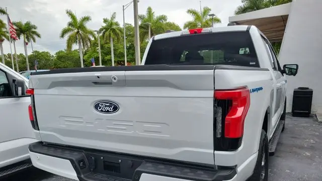 2025 Ford F-150 Lightning Flash