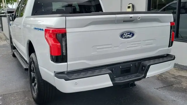 2025 Ford F-150 Lightning Flash