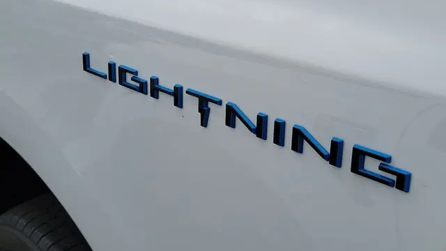 2025 Ford F-150 Lightning Flash